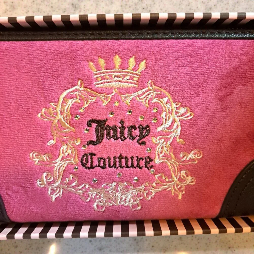Juicy Couture Heritage Large Zip Around Raspberry Tart Box Set – NWT